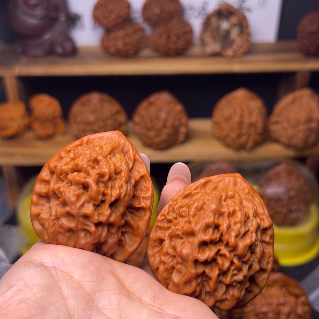 l***s吊坠桃核官帽福利