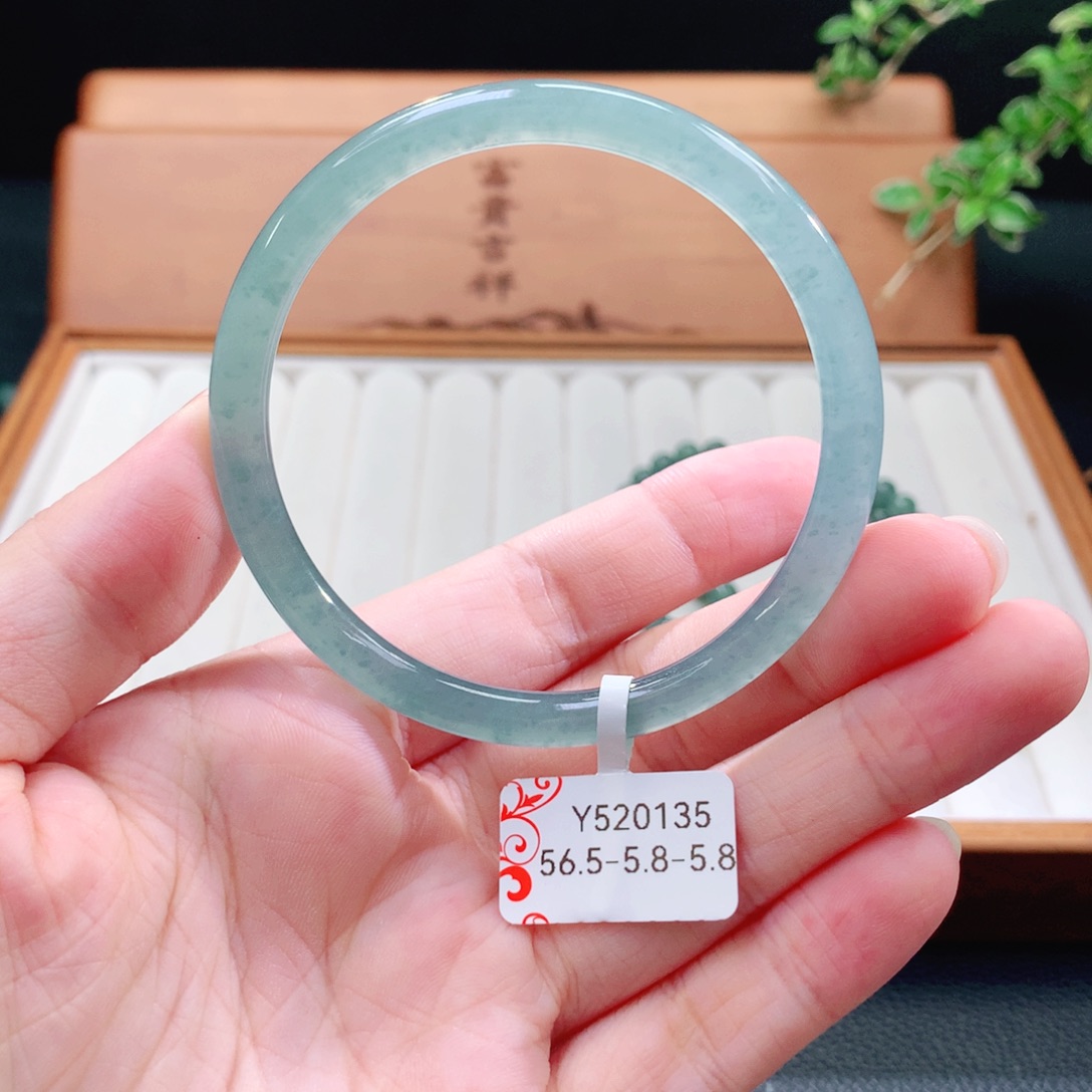 翡翠手镯（圆镯）未镶嵌