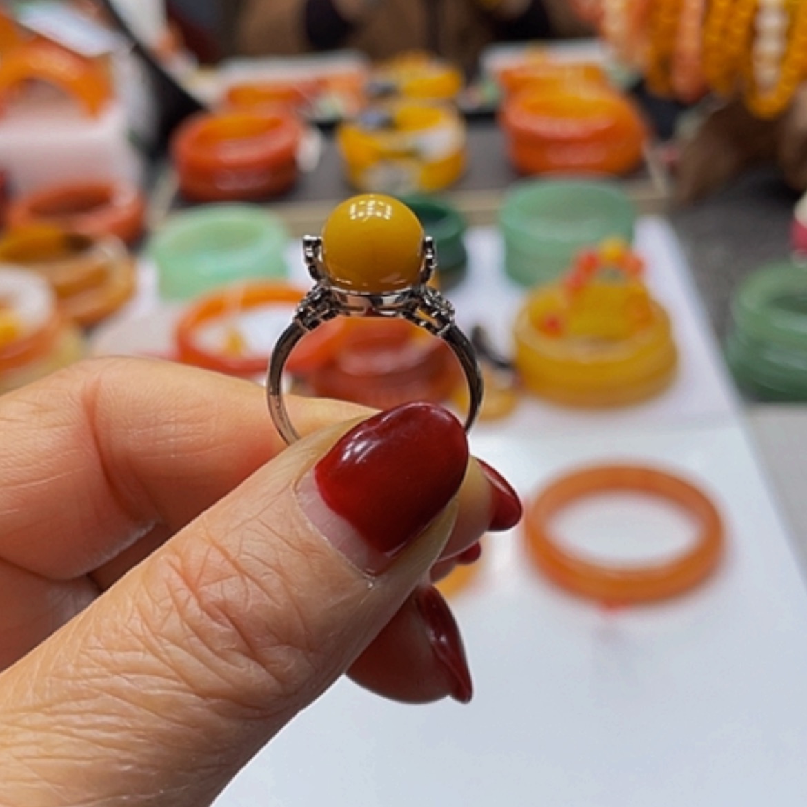 【闪购商品】未镶嵌石英质玉（黄龙玉）手镯