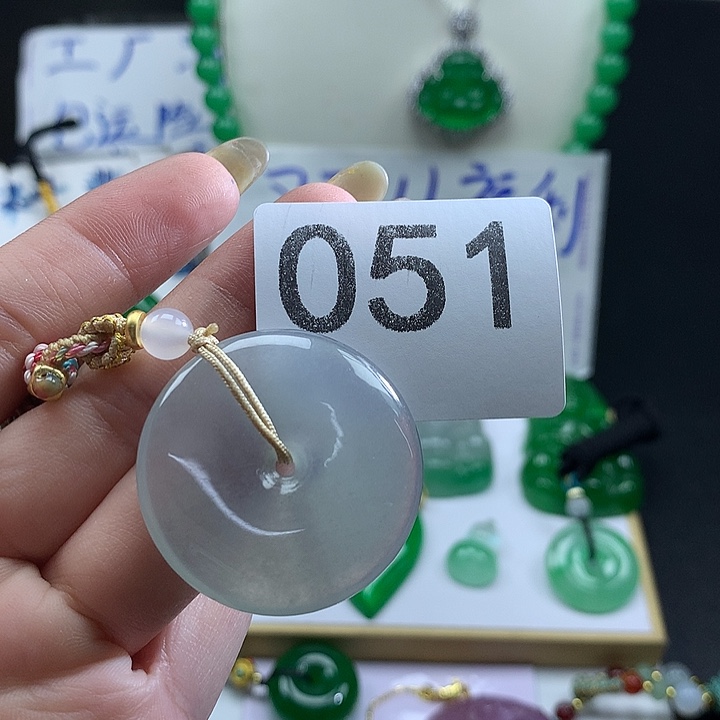 翡翠未镶嵌吊坠(赠链)