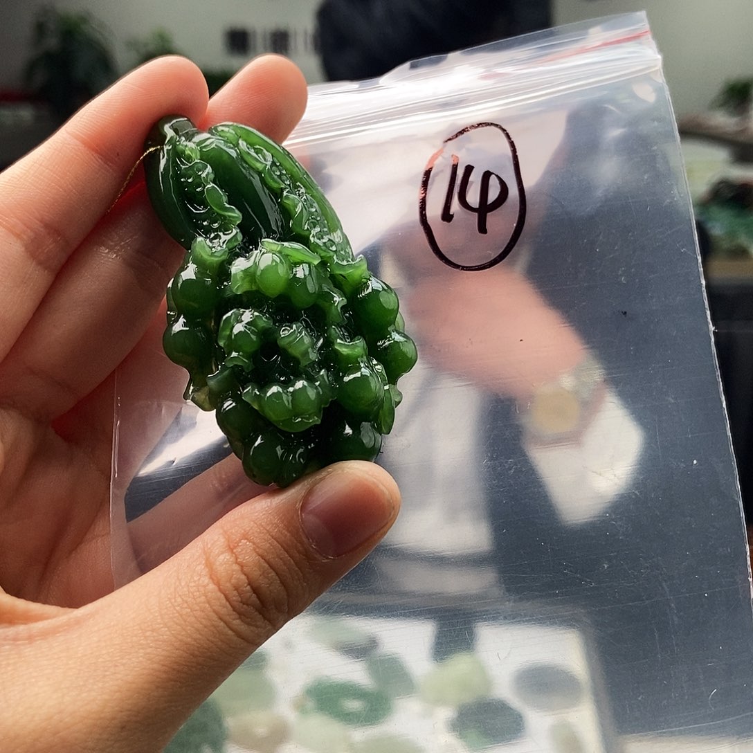 和田玉未镶嵌颈饰颜色多样性发拍一发一