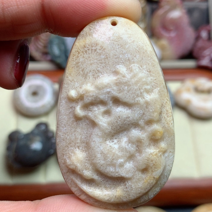 硅化珊瑚（珊瑚玉）颈饰未镶嵌