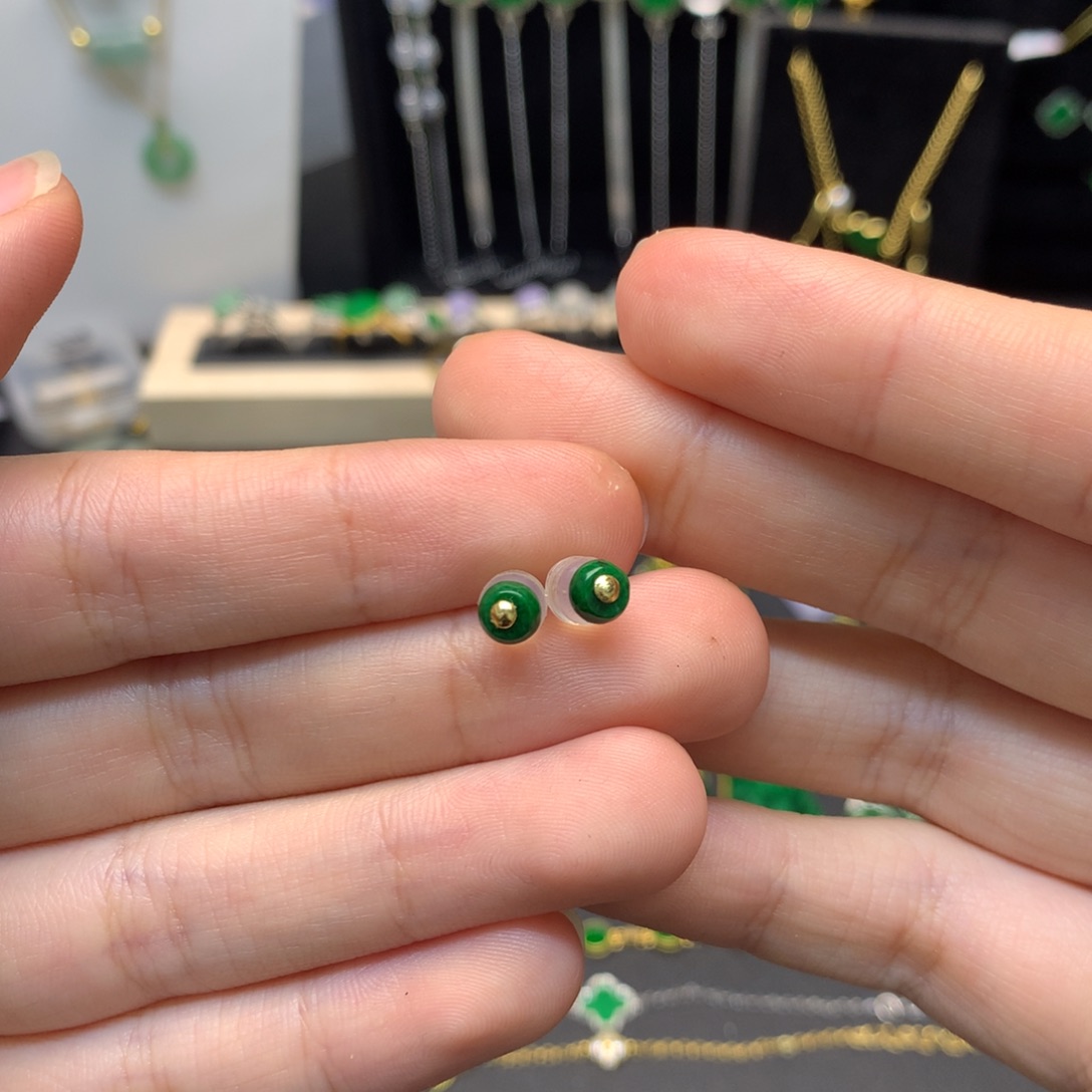 翡翠未镶嵌耳饰有纹裂