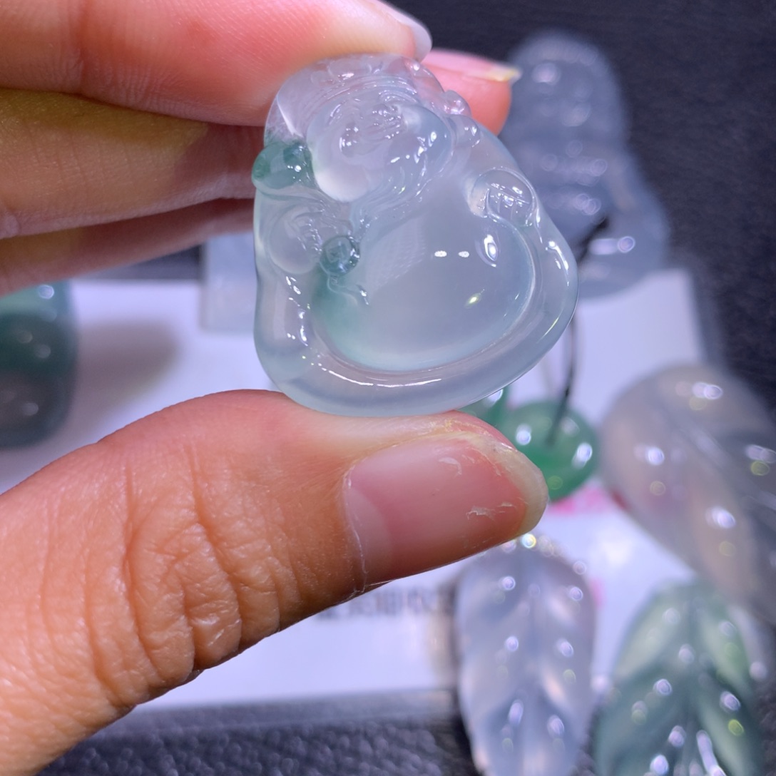 翡翠颈饰未镶嵌翡翠