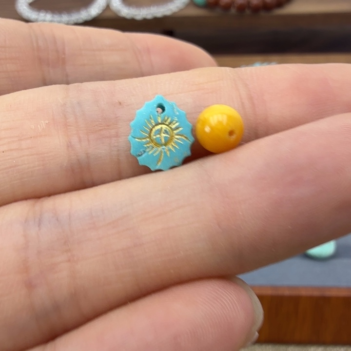 未镶嵌琥珀裸石雕刻