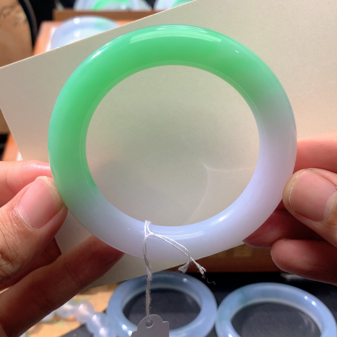 翡翠未镶嵌手镯圆条