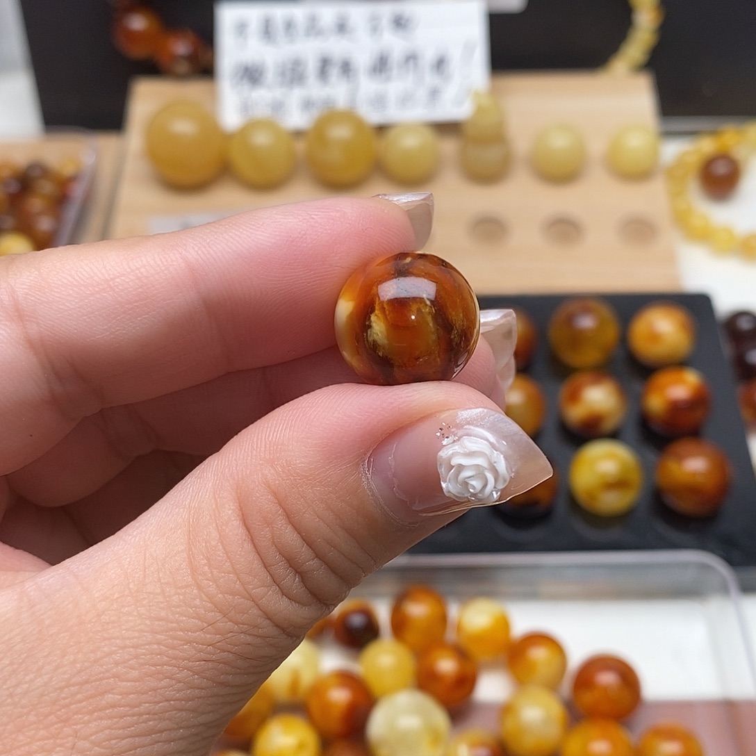 闻***人虫珀未镶嵌裸石蜜蜡