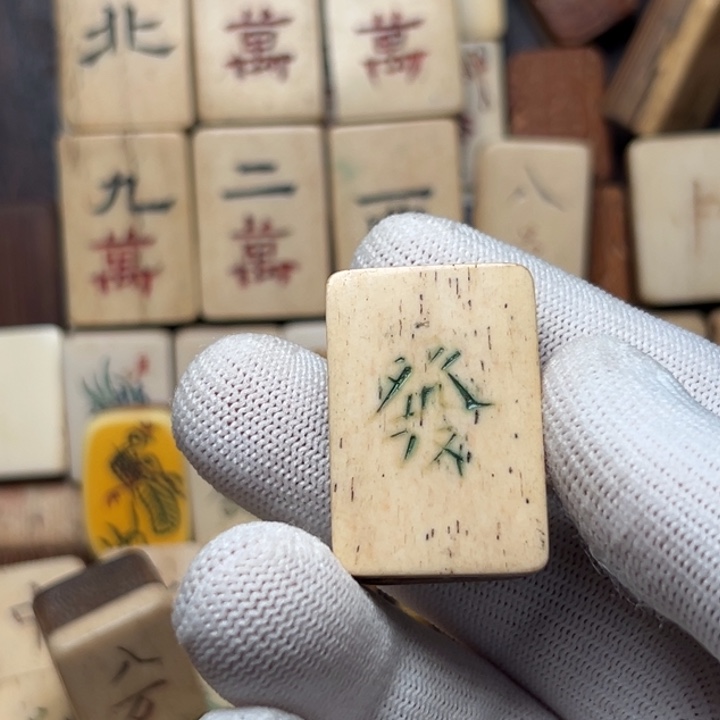 石***岛实心竹雕刻手把件