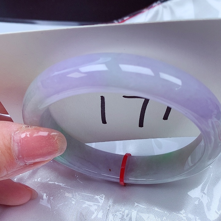 翡翠手镯未镶嵌翡翠