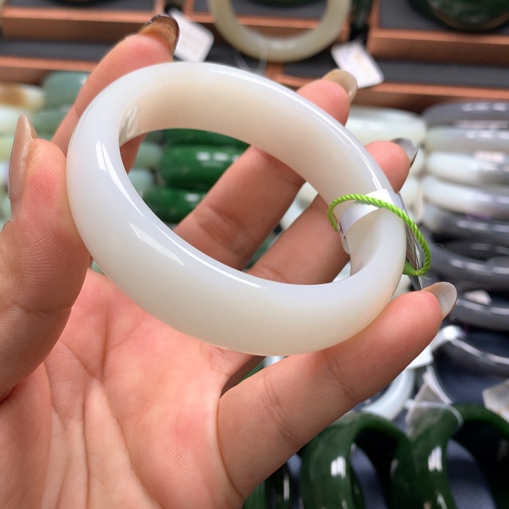 【闪购商品】未镶嵌手镯和田玉