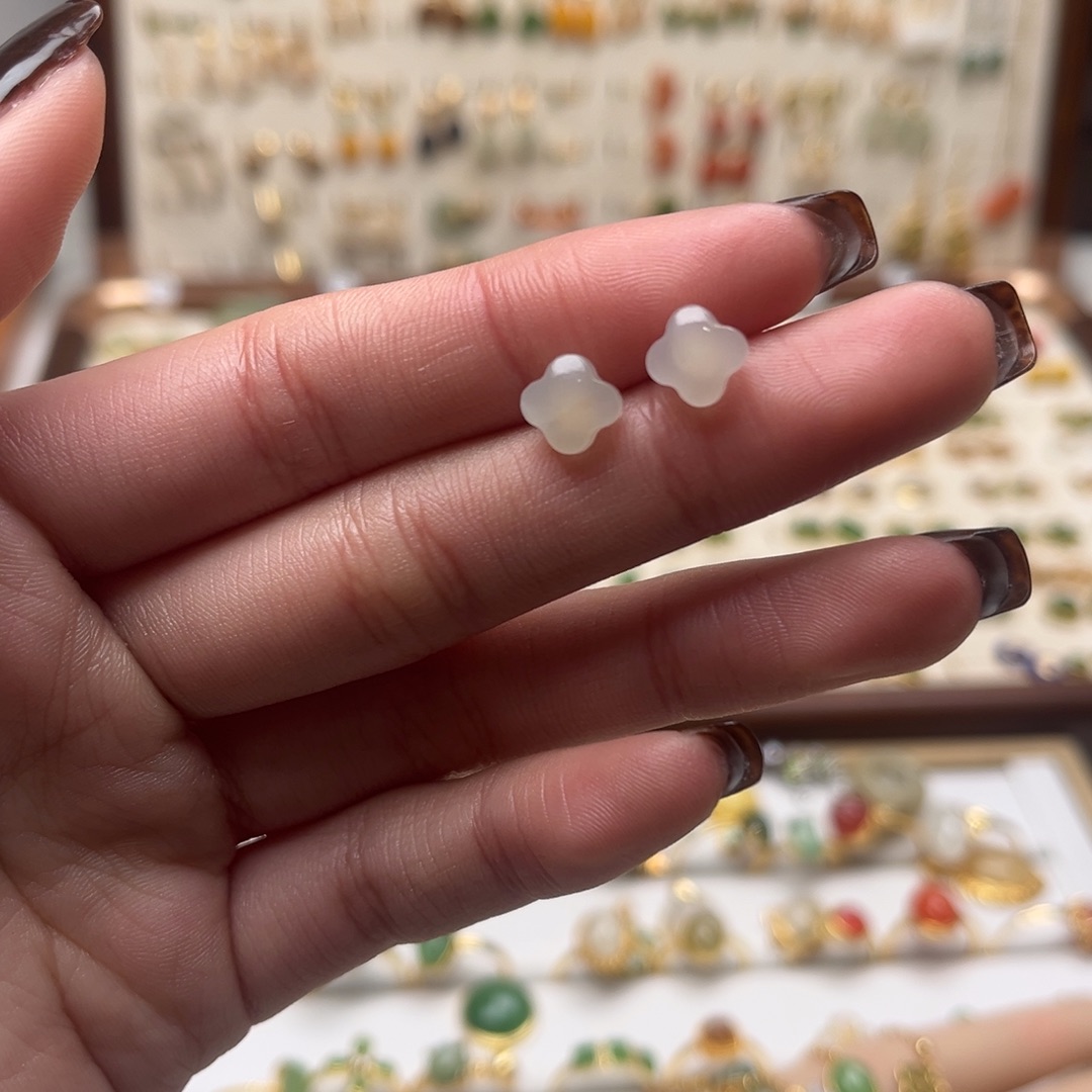 和田玉银S925镀金镶嵌耳坠