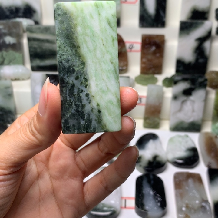 独山玉未镶嵌颈饰