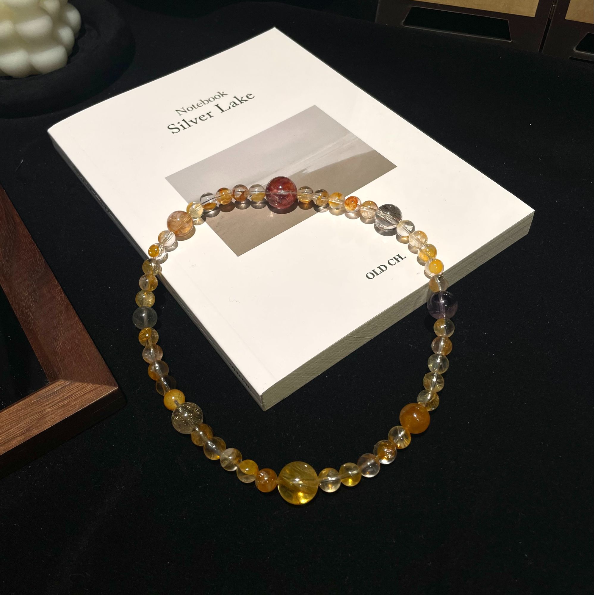 天然黄胶花白水晶招财转运适合女性佩戴