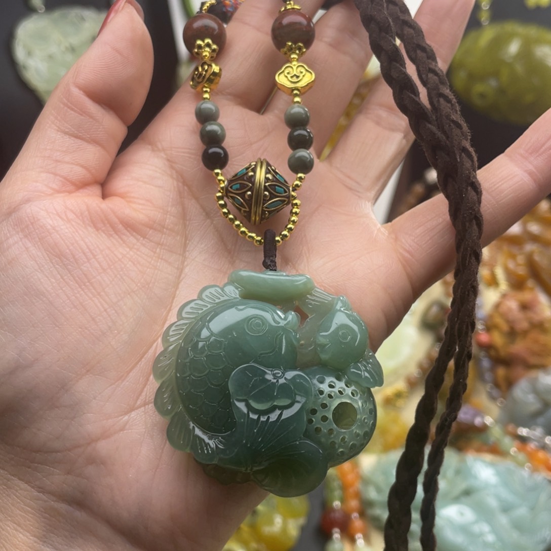 未镶嵌蛇纹石玉颈饰