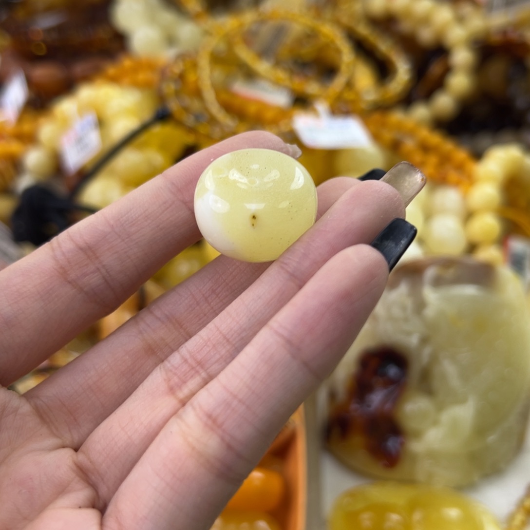 琥珀珠宝奇石未镶嵌