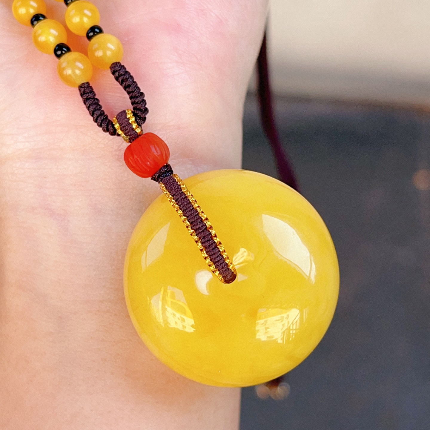 满蜡鸡油黄蜜蜡平安扣吊坠，18克，尺寸36*18.6mm