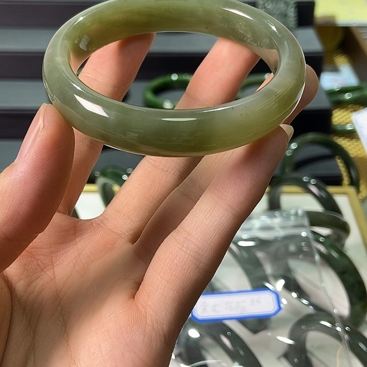 和田玉未镶嵌手镯