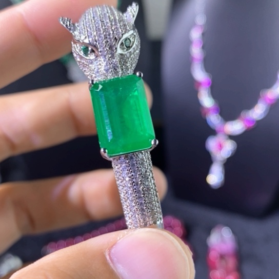 14K金镶嵌红宝石戒指