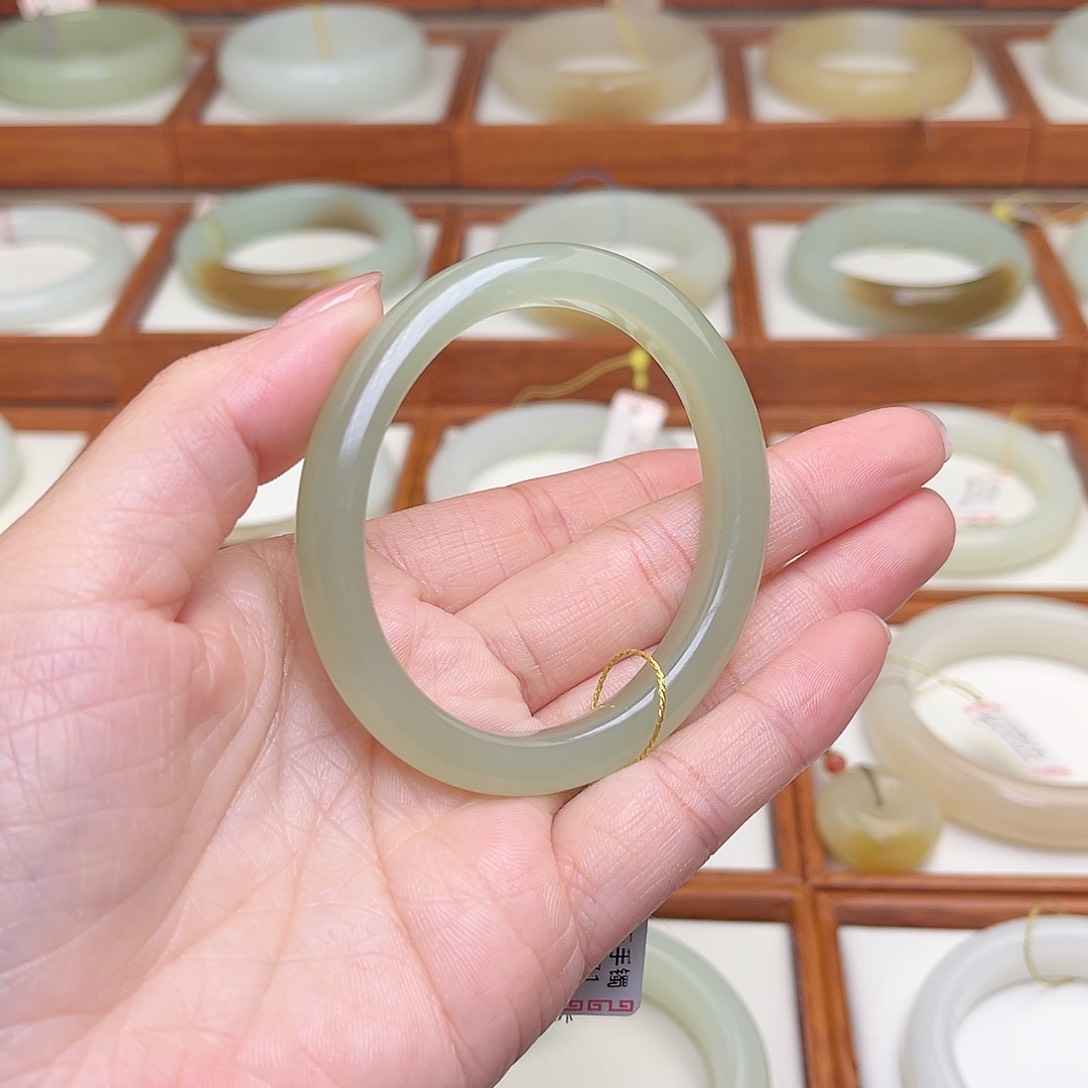 和田玉手镯未镶嵌50