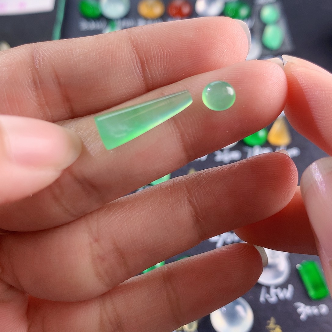 【闪购商品】翡翠颈饰未镶嵌木那无事柱