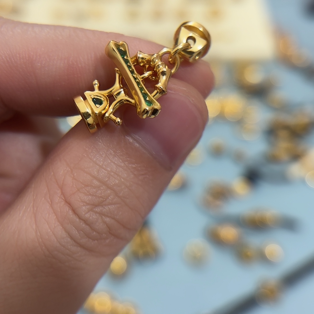 钱***墩ot一个啊啊啊啊啊啊啊配饰