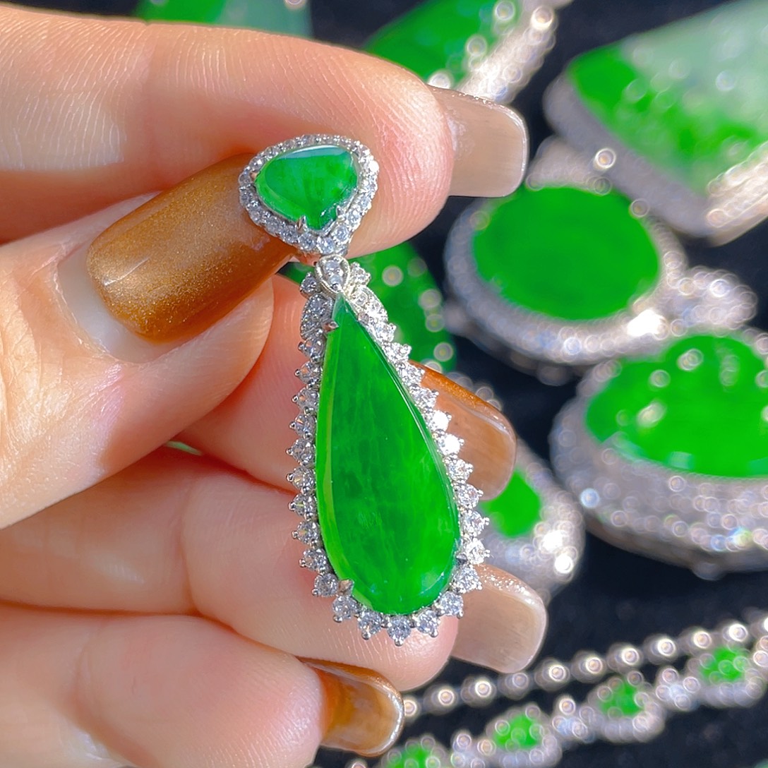 翡翠银S925镶嵌颈饰翡翠