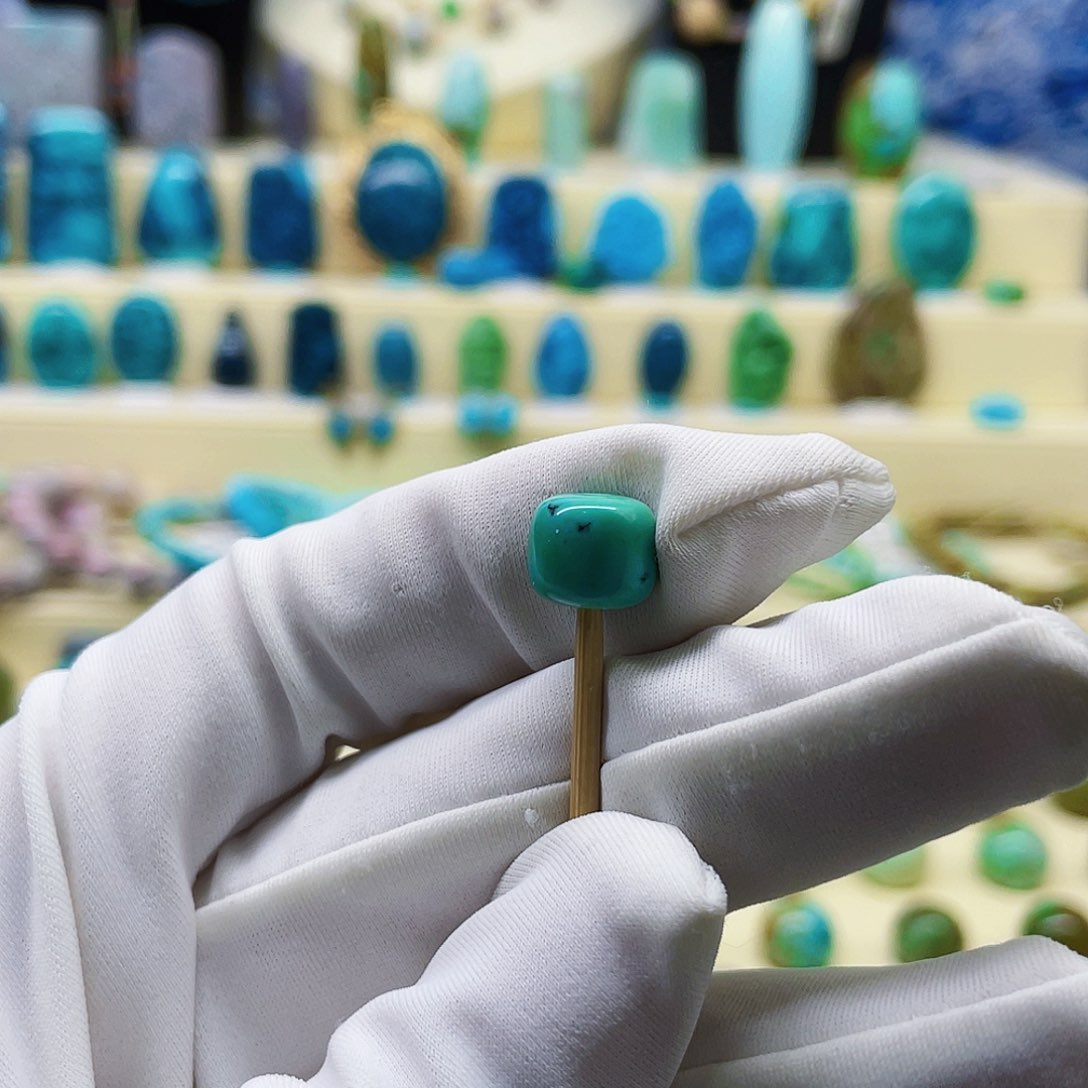 绿松石颈饰未镶嵌