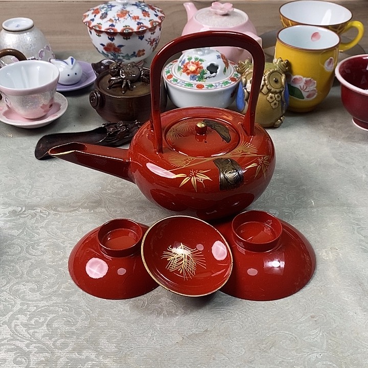 紫砂茶壶杯子里还有