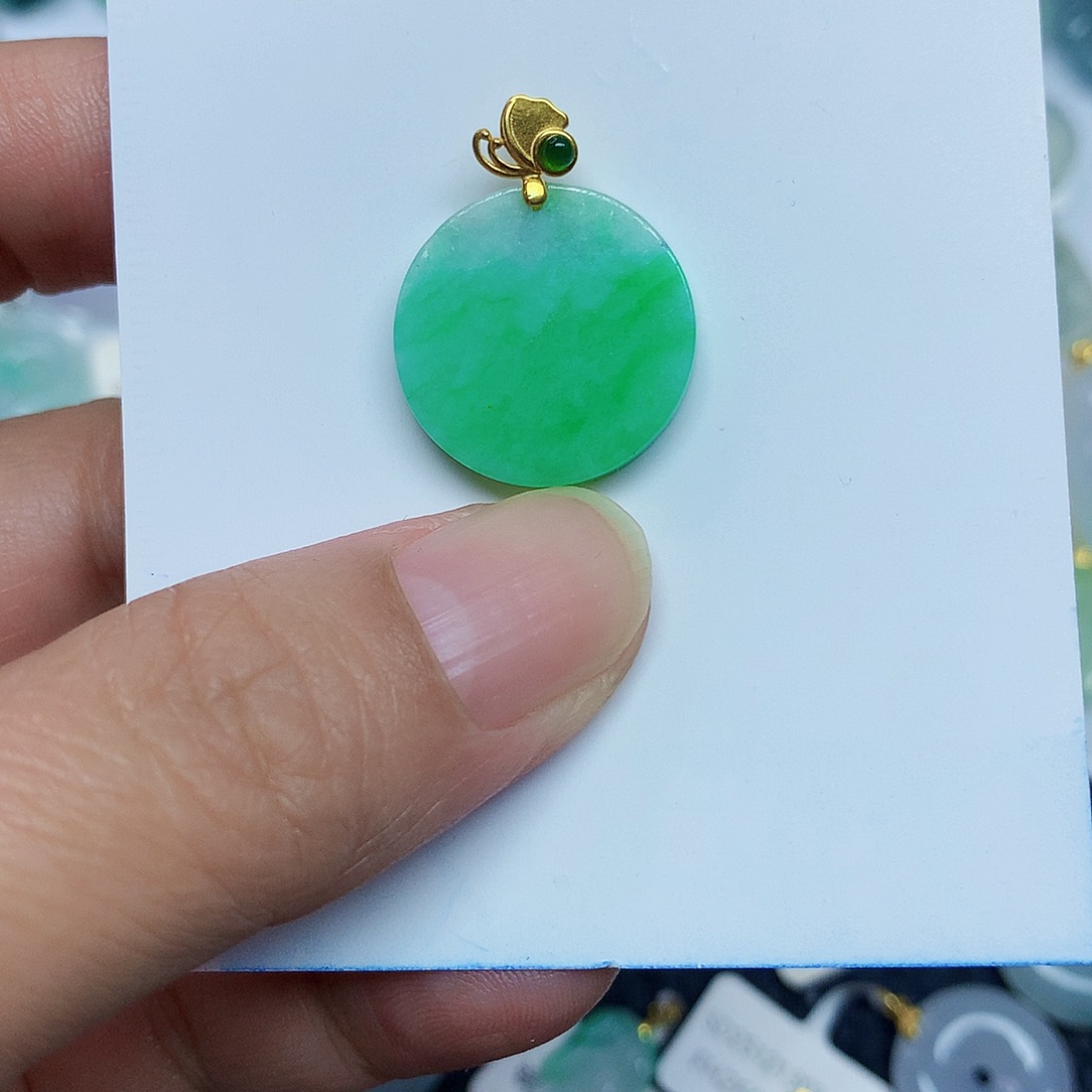 翡翠未镶嵌颈饰35678999