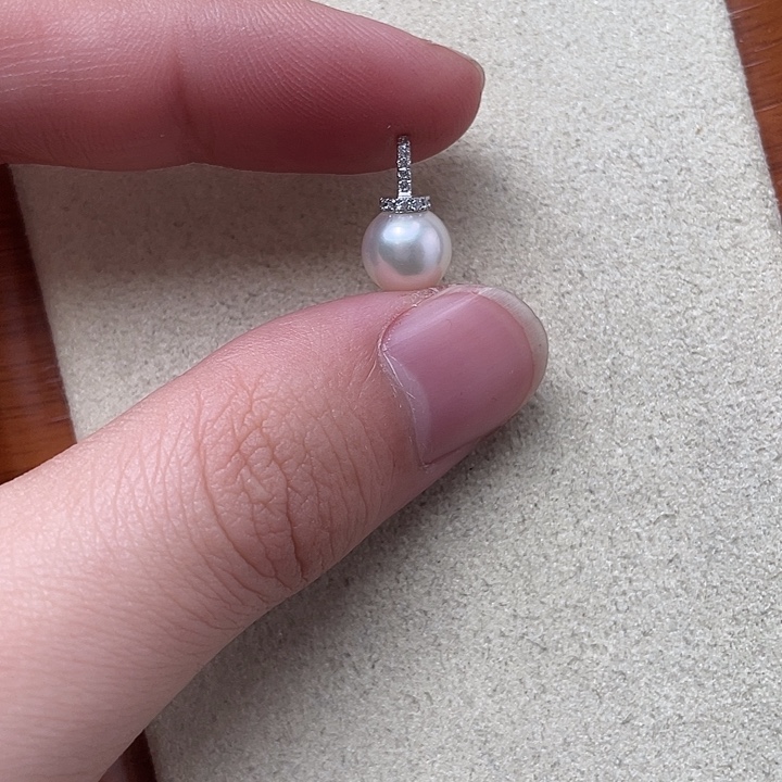 18K金镶嵌海水珍珠吊坠(不含链)