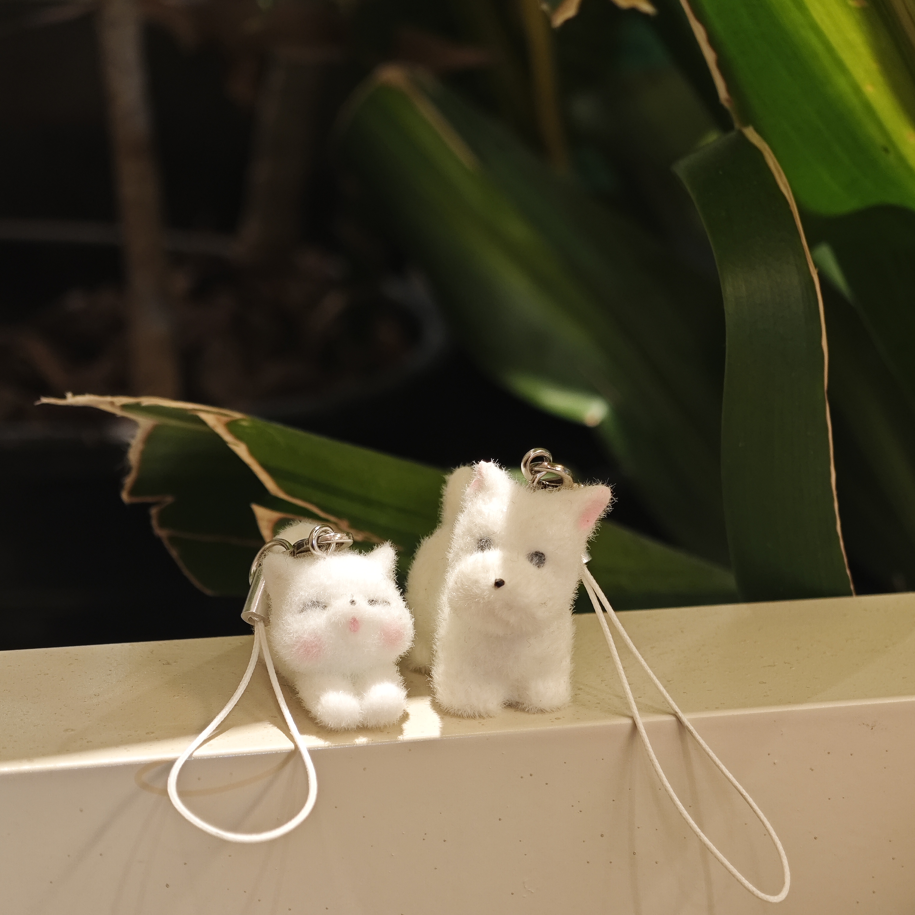 新款卡通可爱猫狗植绒立体树脂猫咪西高地钥匙链包包挂件手机挂绳