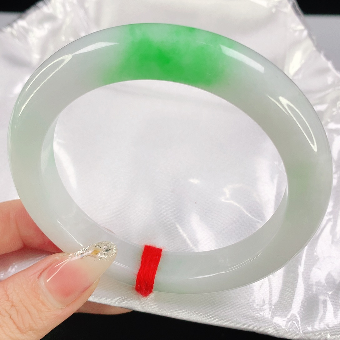 翡翠手镯未镶嵌60.9圈口