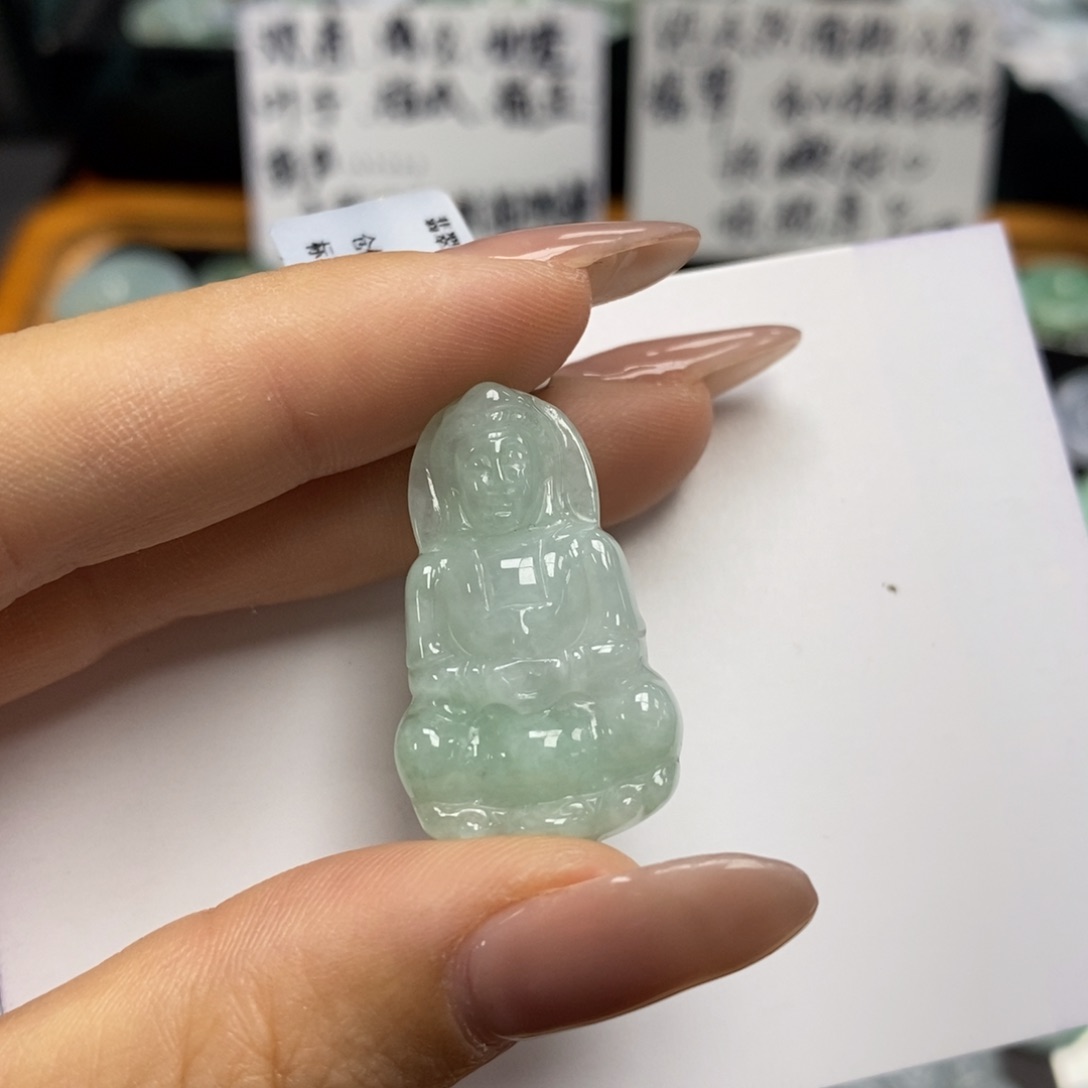 颈饰未镶嵌翡翠观音