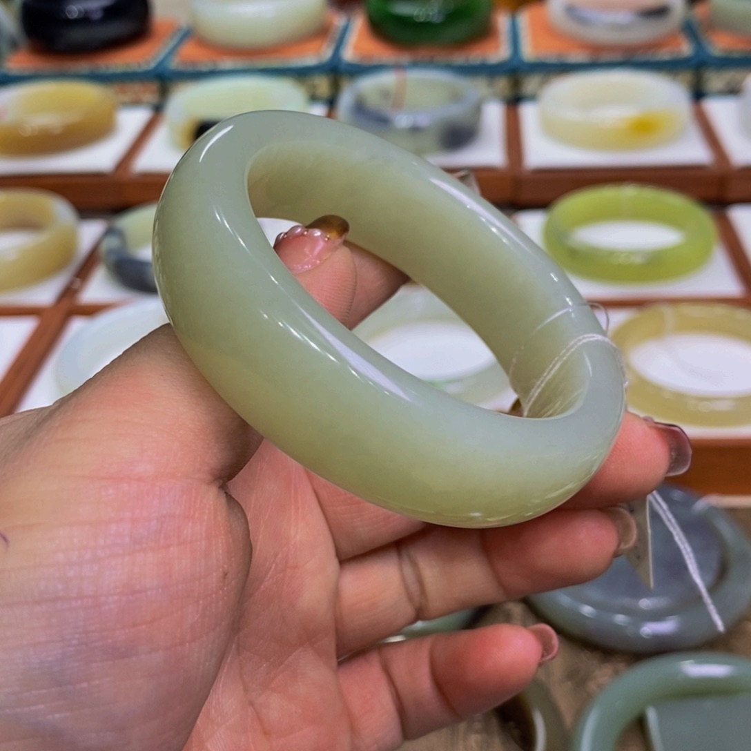 和田玉手镯未镶嵌且末暖黄55