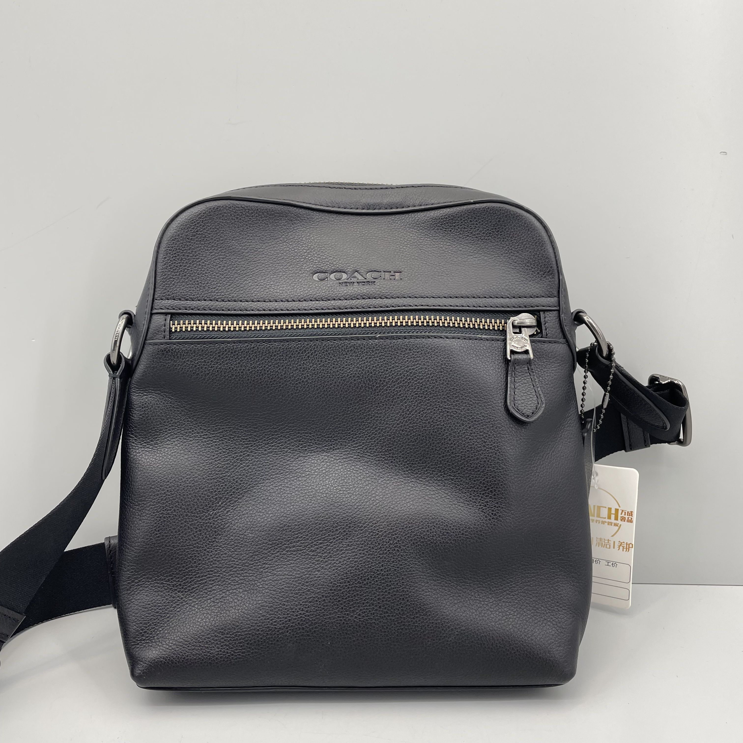 95新 COACH/蔻驰 黑色男士斜挎包26*25*4cmE040311