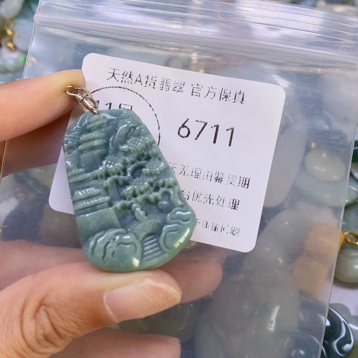 翡翠颈饰未镶嵌翡翠