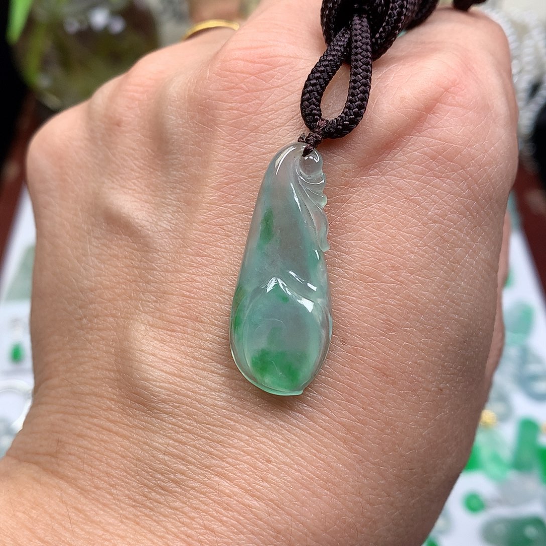 翡翠裸石缅甸天然A货翡翠阳绿玉兰花