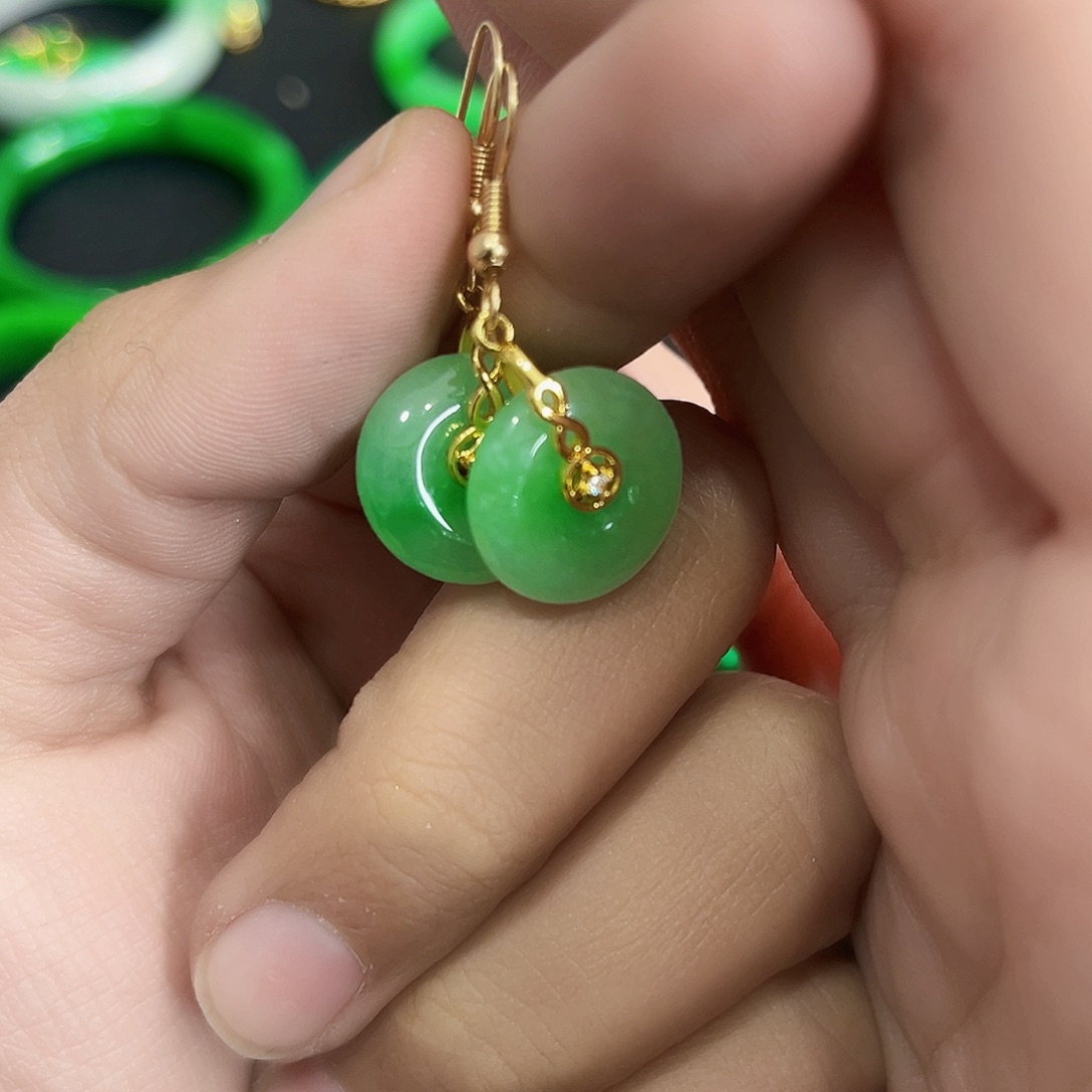 翡翠手镯未镶嵌多样性