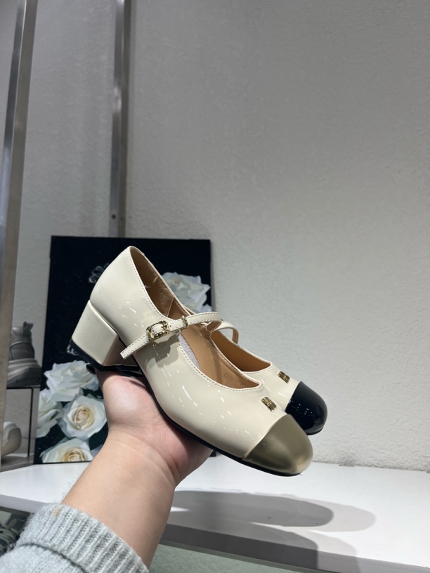 玛丽珍2025春新款法式浅口平底拼色单鞋百搭小皮鞋一字扣带女鞋