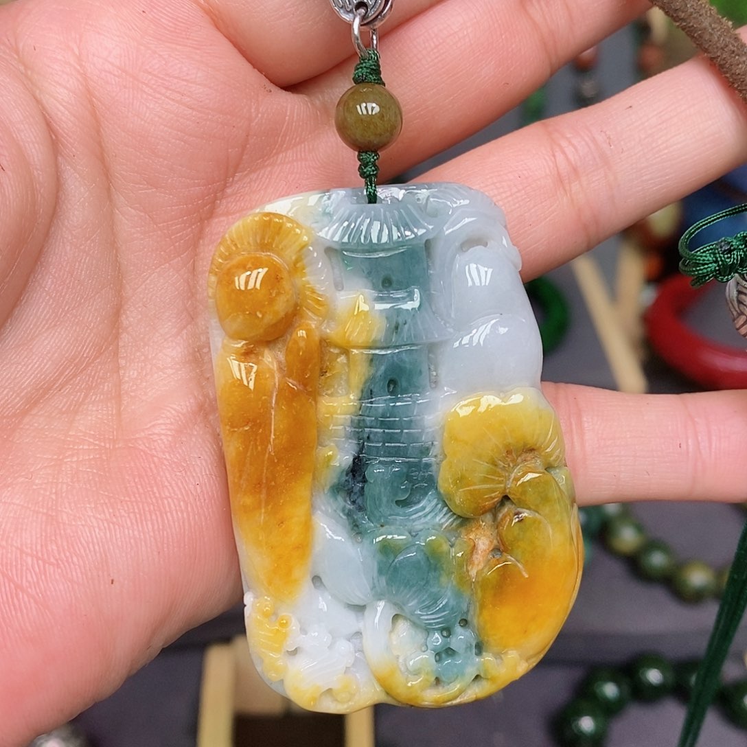 翡翠颈饰未镶嵌漂亮美眉