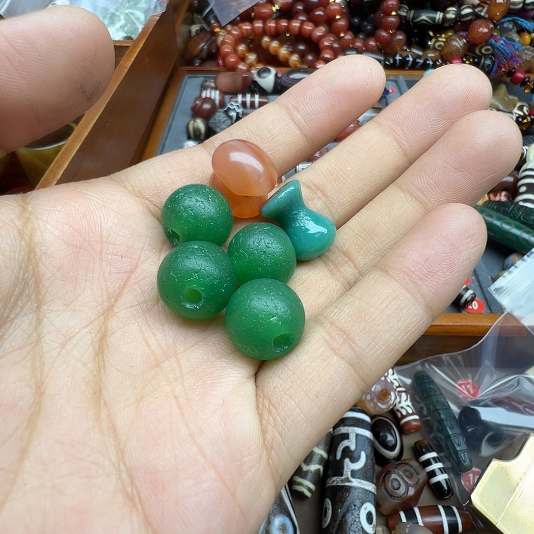 清***允玛瑙/玉髓未镶嵌珠宝半成品