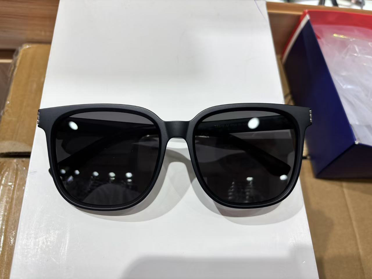 时尚方框太阳镜男女通用复古设计防紫外线墨镜潮流百搭