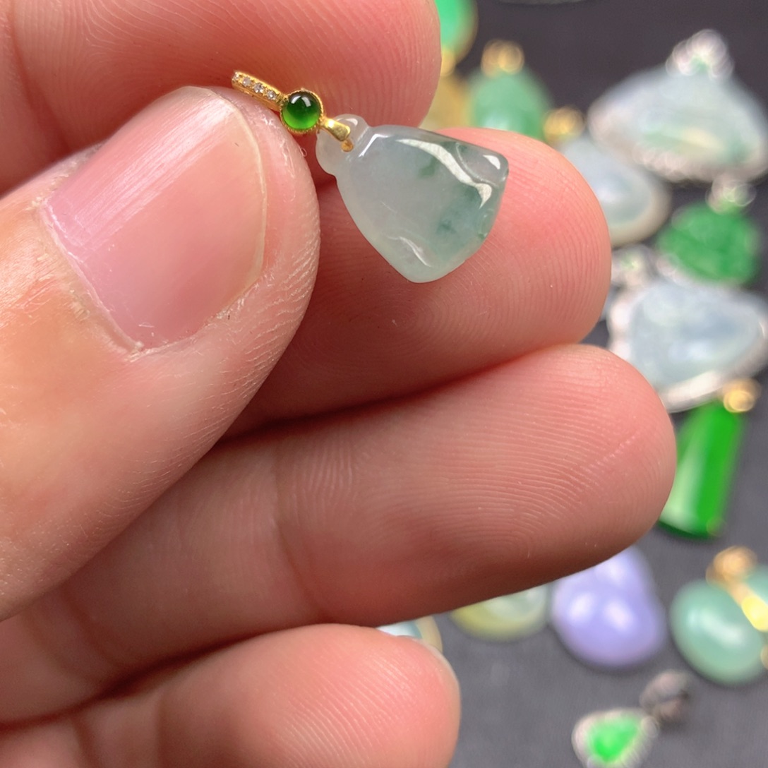 【闪购商品】颈饰18K金镶嵌翡翠翡翠