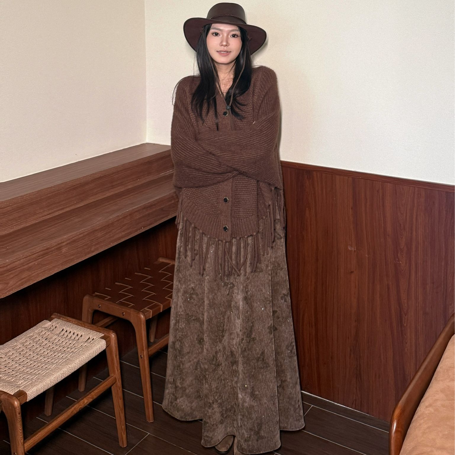 【七七专属】厚款法式流苏针织衫2633＋绒感亮片蝴蝶半身裙904套装