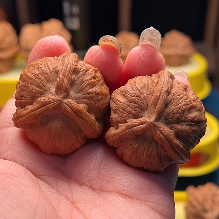 文玩核桃吊坠平谷元宝三棱 39尺 微微修