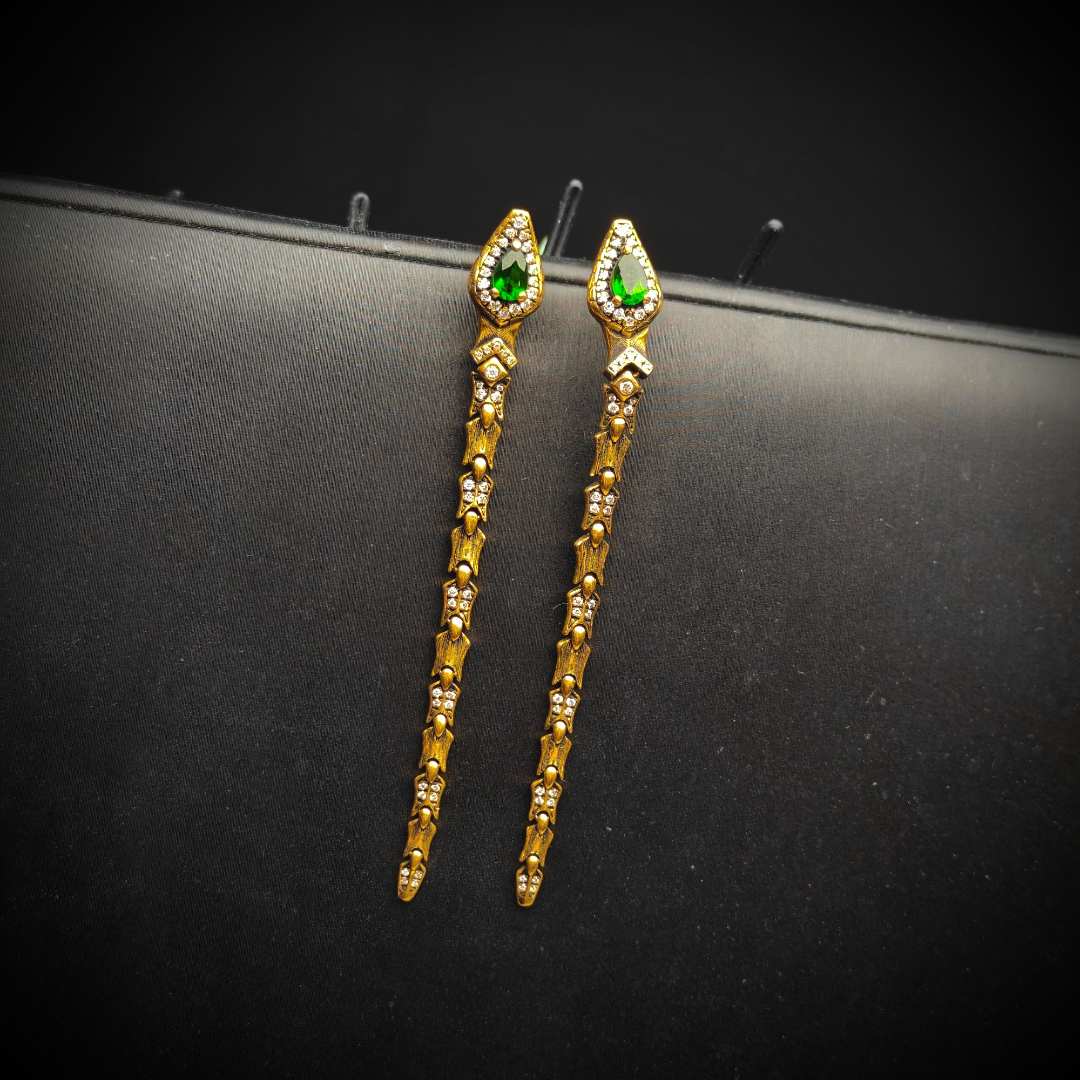 伊芙琳电黑金工艺黄金足金百搭时尚长款灵蛇简约镶嵌耳钉