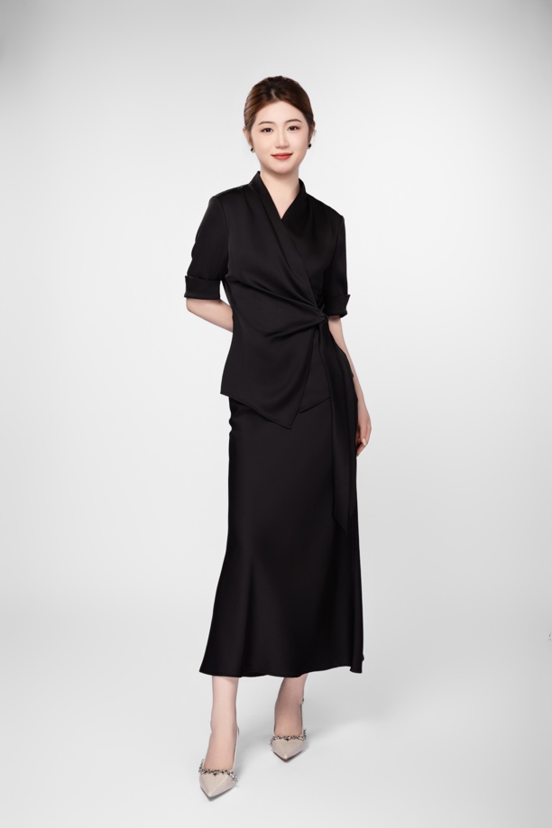 时尚夏季女性高级感气质轻熟风职业半身裙套装