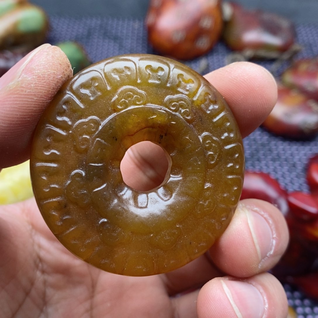 蛇纹石玉颈饰未镶嵌