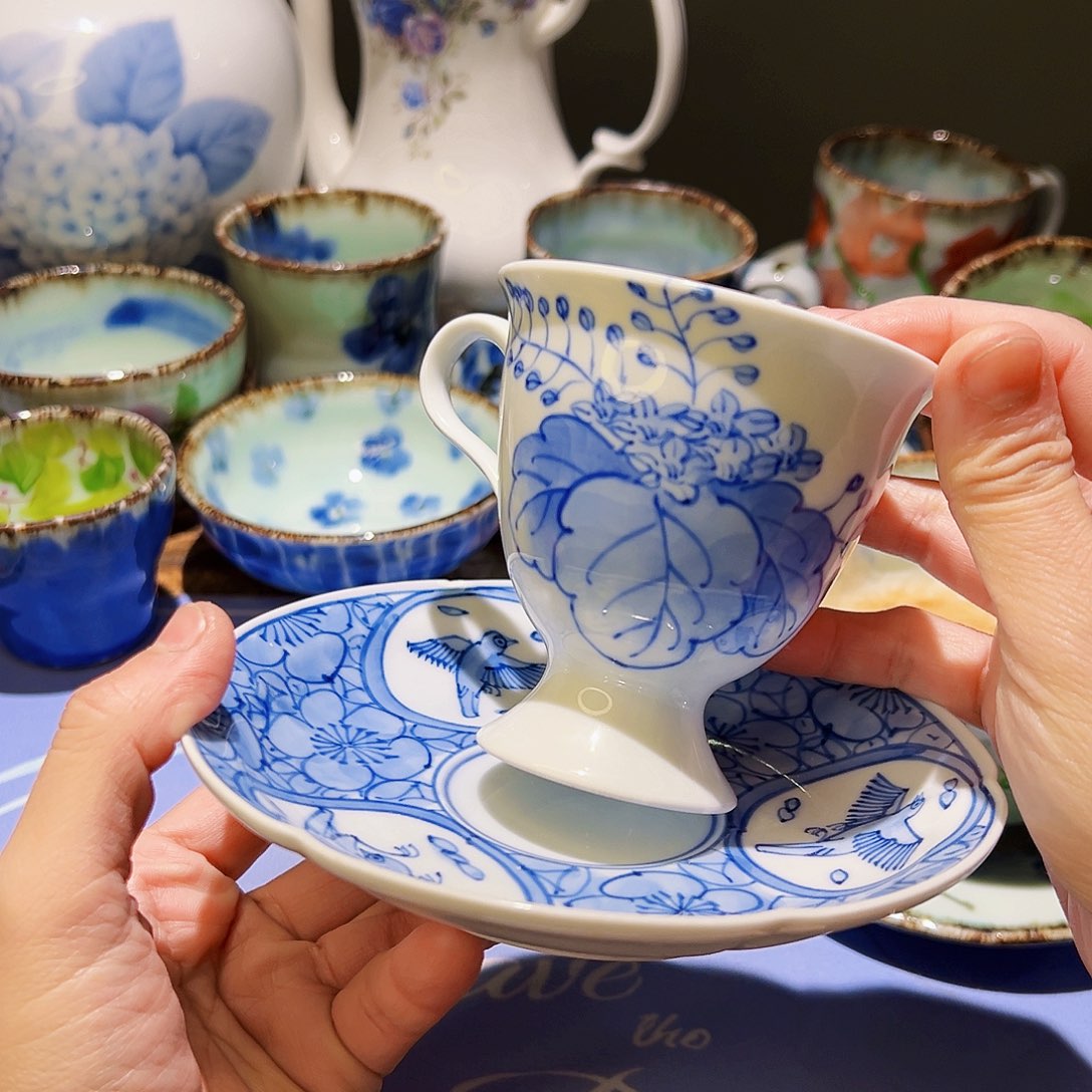 咖啡杯和茶杯是我们学校一块