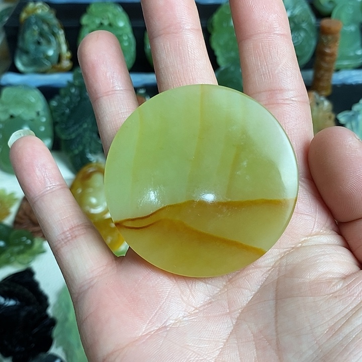 未镶嵌蛇纹石玉颈饰